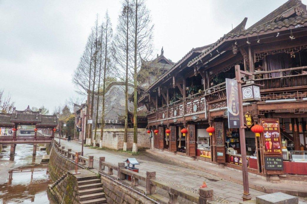没白给你喂饼!哈登倒地,赵四走过来,随后伸出手:登哥,我拉你起来